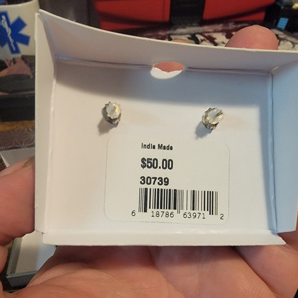 Earrings - Picture 3 of 5